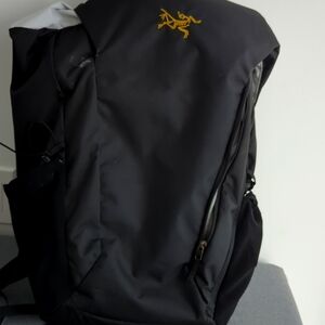 ARCTERYX MANTIS 30 black backpack